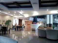 The Pinnacle Hotel and Suites Acoustic Night