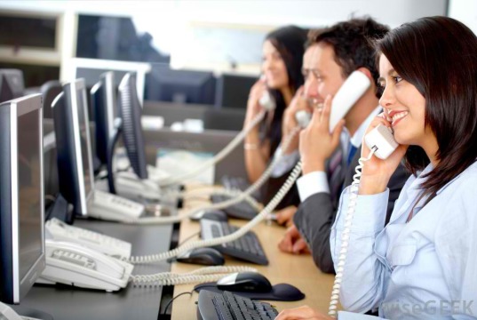 Advantages and Disadvantages of Working in a Call Center Company