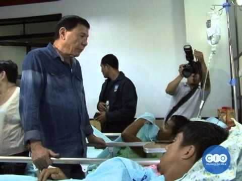 Mayor Rody Duterte visits wounded cops