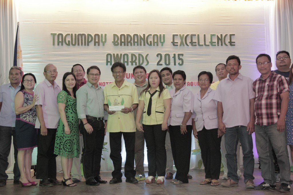 La Filipina Barangay Captain Rudy Corpuz together with his Barangay Functionaries receives the plaque of recognition from city officials led Mayor Allan L. Rellon, Vice-Mayor Geterito T. Gementiza and City DILG Director Eliza P. Mendoza awarded the said plaque after having adjudged as the 1st placer for the Search for the Best Lupong Tagamapayapa in Tagum City. As the winner, Barangay La Filipina will represent Tagum in the Regional Level of the same competition.